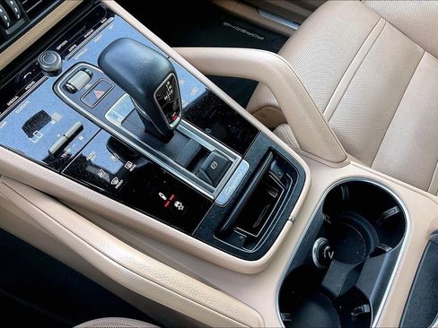 Used 2021 Porsche Cayenne Coupe image 24