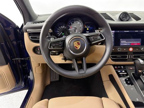 Certified 2026 Porsche Macan AWD/4WD image 18