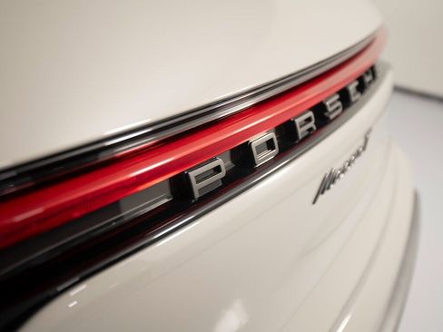 New 2026 Porsche Macan Turbo image 40