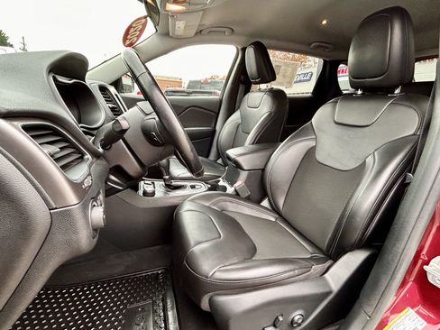 Used 2020 Jeep Cherokee Latitude Plus w/ Cold Weather Group image 22