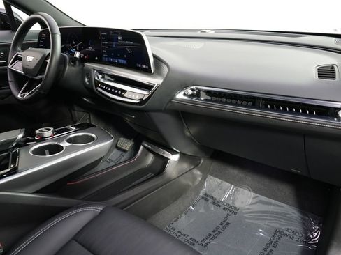 Used 2024 Cadillac Lyriq Luxury w/ LPO, Floor Liner Package AWD/4WD image 15