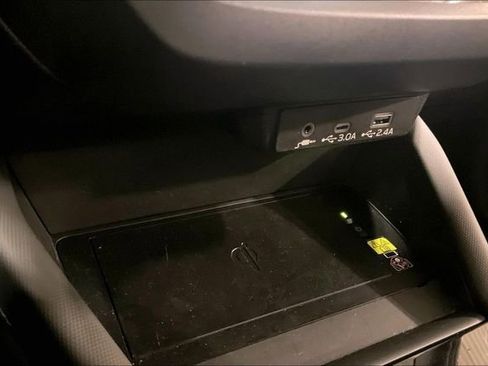 Used 2025 Subaru Forester Premium image 33