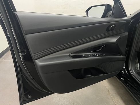 Used 2025 Hyundai Elantra SEL FWD image 11