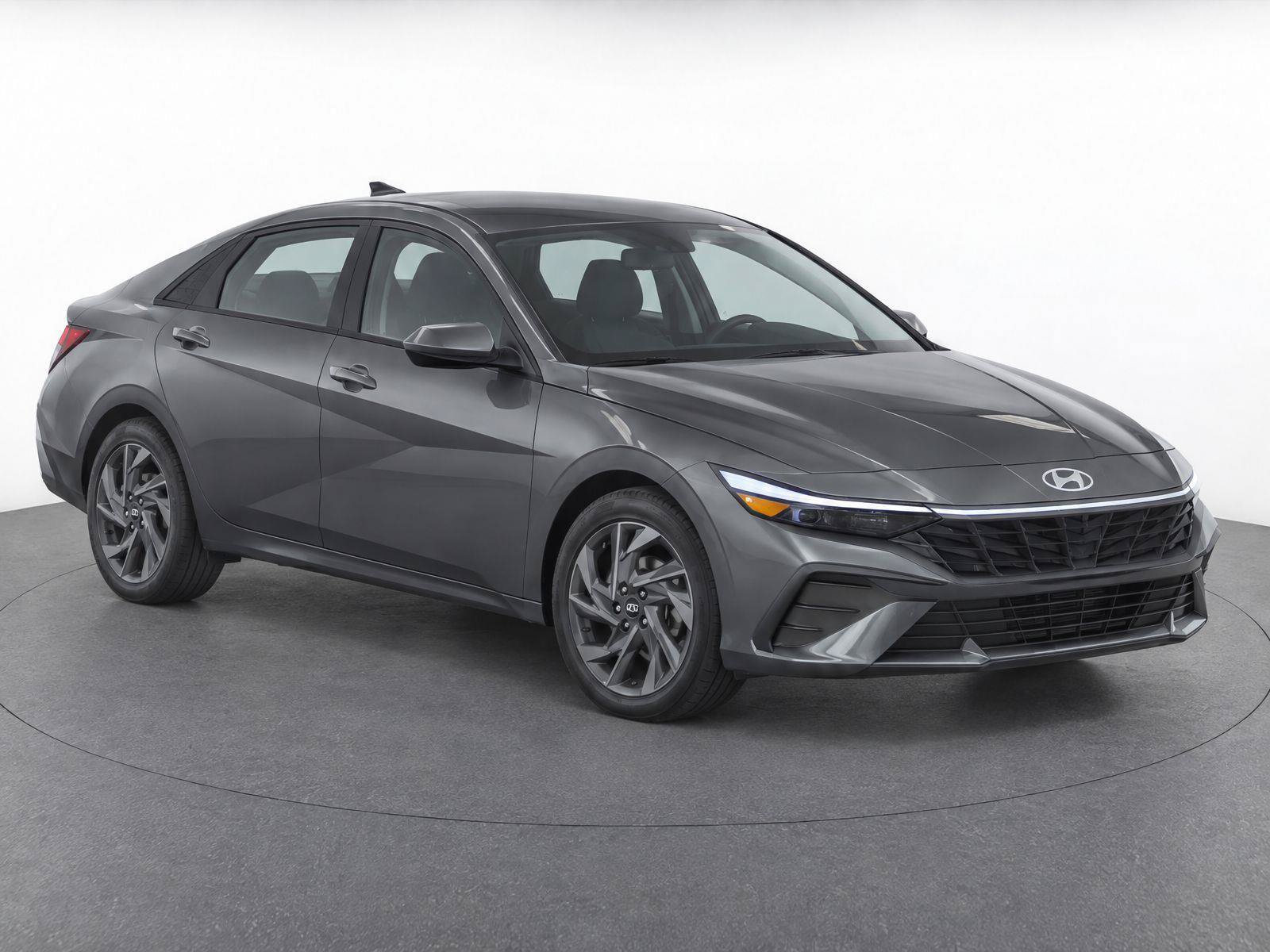 Used 2024 Hyundai Elantra SEL FWD image 2