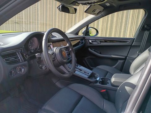 Certified 2026 Porsche Macan AWD/4WD image 4