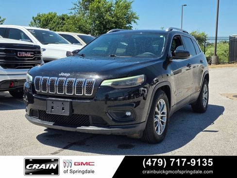 Used 2019 Jeep Cherokee Latitude Plus w/ Comfort/Convenience Group FWD image 3