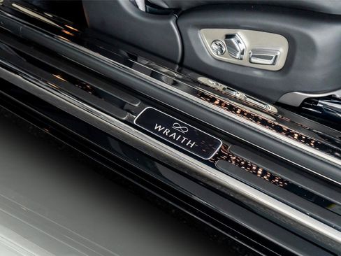 Used 2020 Rolls-Royce Wraith RWD image 32