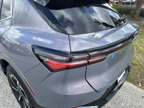 Used 2025 Chevrolet Equinox EV LT w/ Convenience Package image 11