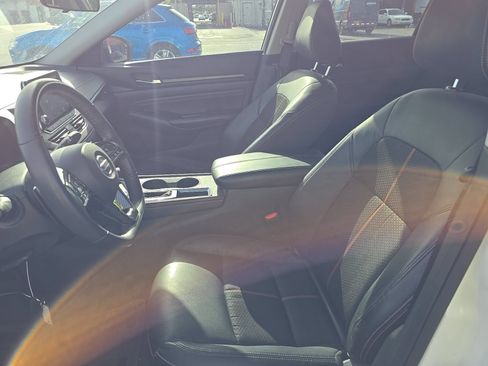Used 2022 Nissan Altima 2.5 SR FWD image 3