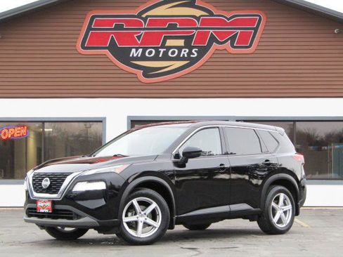 Used 2021 Nissan Rogue SV image 2