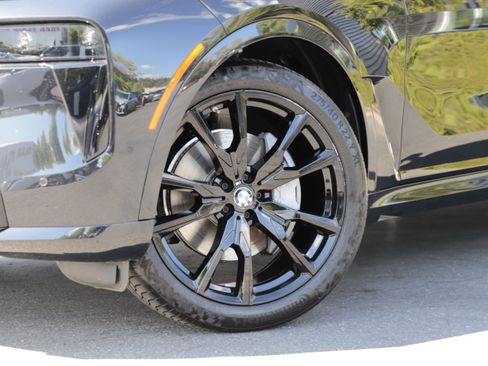 Used 2023 BMW X7 xDrive40i w/ M Sport Package AWD/4WD image 2