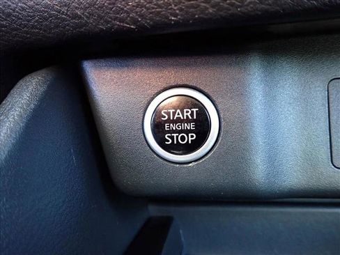 Used 2023 Nissan Rogue S image 14