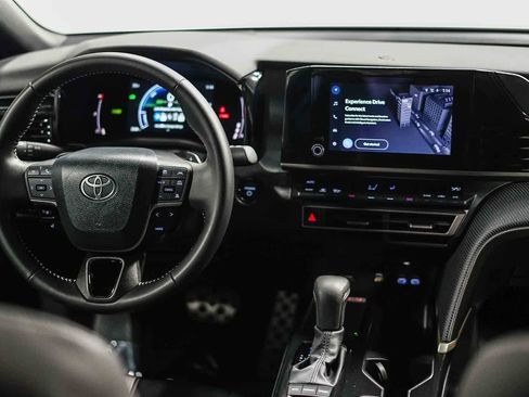 Used 2026 Toyota Camry SE FWD image 9