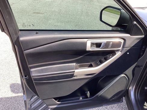 Used 2022 Ford Explorer XLT w/ Equipment Group 202A image 24