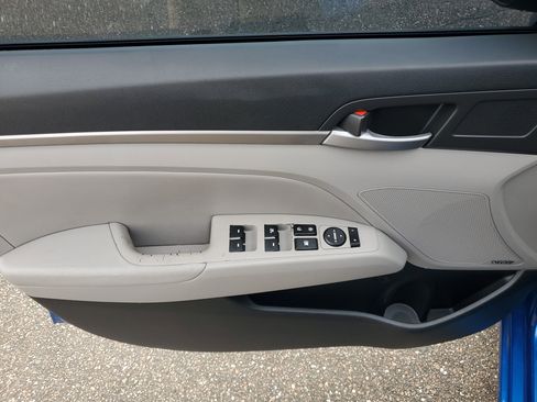 Used 2017 Hyundai Elantra Limited w/ Limited Tech Package 04 image 23