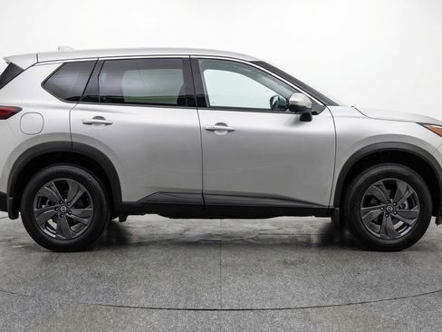 Used 2025 Nissan Rogue SV AWD/4WD image 11