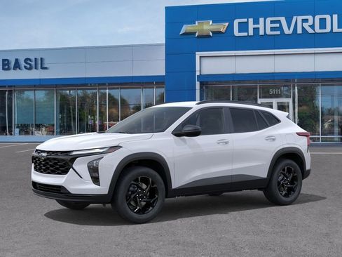 New 2026 Chevrolet Trax LT w/ Driver Confidence Package FWD image 2