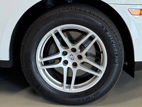 Used 2019 Porsche Macan AWD/4WD image 27