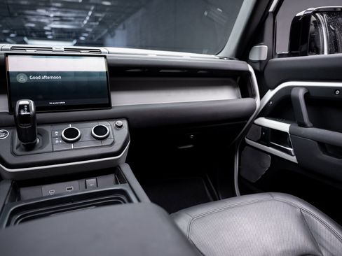 Used 2023 Land Rover Defender 130 SE image 43