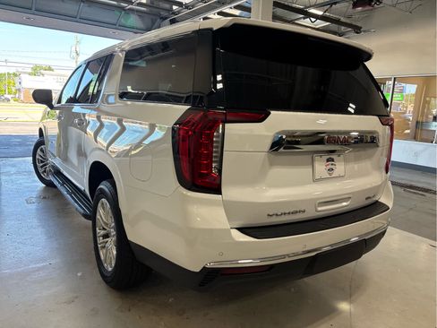 Used 2023 GMC Yukon XL SLT AWD/4WD image 5