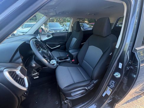 Used 2025 Kia Soul LX w/ LX Technology Package FWD image 33