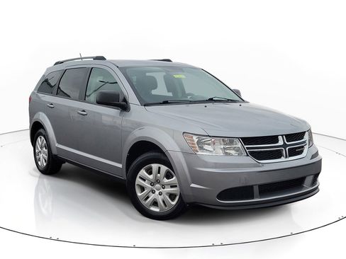 Used 2017 Dodge Journey SE w/ Flexible Seating Group image 1