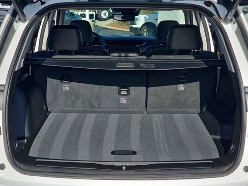 Used 2023 Jeep Grand Cherokee Limited image 12