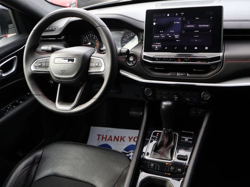 Used 2023 Jeep Compass Trailhawk image 12