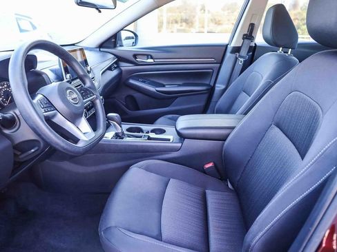 Used 2025 Nissan Altima 2.5 SV FWD image 18