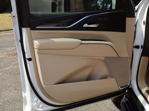 Used 2024 Cadillac Escalade Premium Luxury w/ Performance Package AWD/4WD image 16