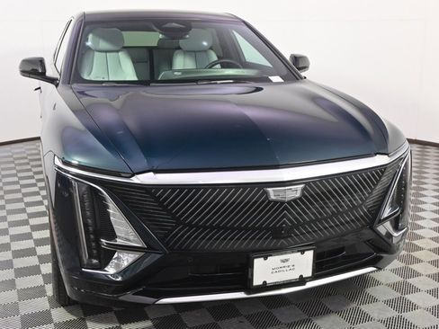 New 2025 Cadillac Lyriq Luxury image 9