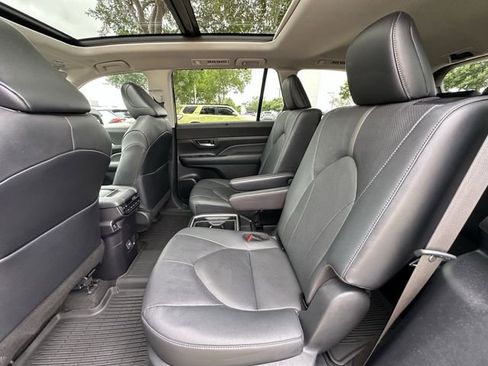 Used 2024 Toyota Grand Highlander AWD image 29
