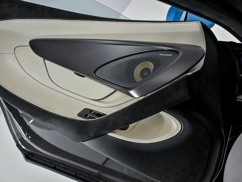 Used 2018 McLaren 570S Spider image 18