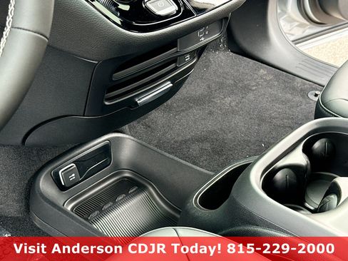 New 2026 Chrysler Pacifica Select AWD/4WD image 12
