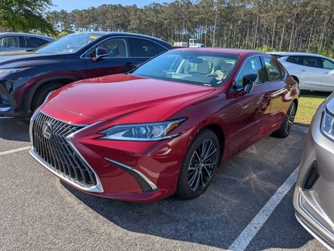 Used 2025 Lexus ES 300h w/ Premium Package image 4