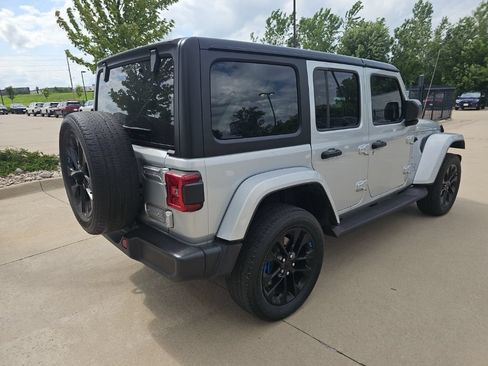Used 2023 Jeep Wrangler Unlimited Sahara AWD/4WD image 5