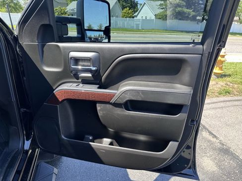 Used 2019 GMC Sierra 2500 SLE w/ SLE Preferred Package AWD/4WD image 19