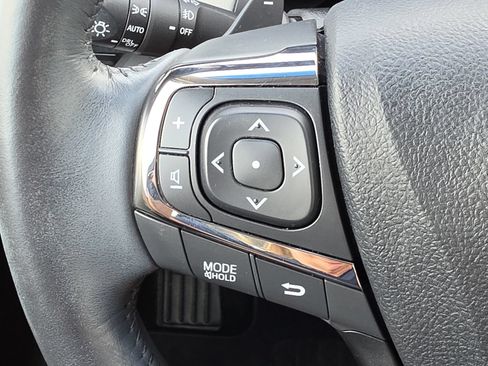 Used 2013 Toyota Avalon XLE Touring w/ Preferred Accessory Package FWD image 18