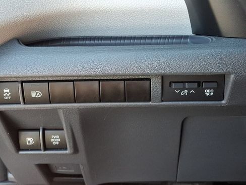 Certified 2024 Toyota Sienna XLE FWD image 24