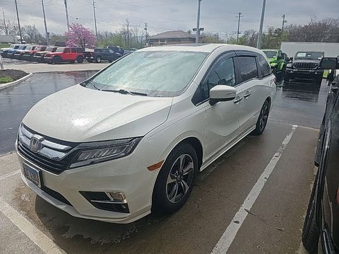 Used 2018 Honda Odyssey Touring image 2