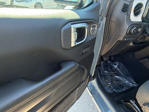 Used 2025 Jeep Wrangler Sahara w/ Safety Group image 15