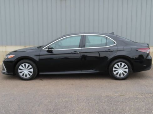 Used 2023 Toyota Camry LE image 6