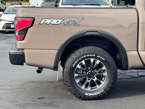 Used 2022 Nissan Titan PRO-4X w/ Pro-4x Convenience Package AWD/4WD image 46