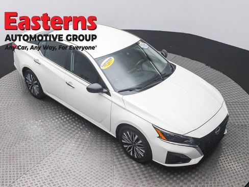 Used 2025 Nissan Altima 2.5 SV FWD image 3