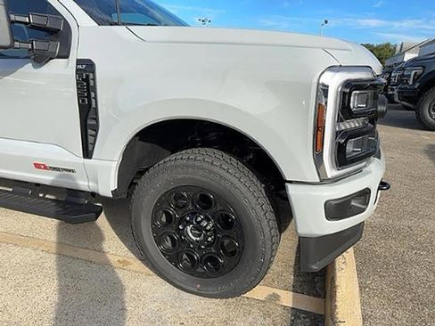 New 2026 Ford F250 XLT w/ XLT Premium Package AWD/4WD image 6