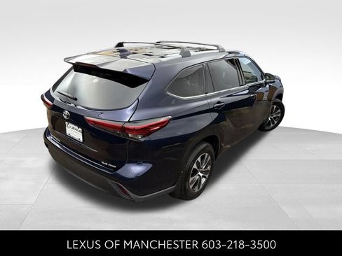Used 2022 Toyota Highlander XLE AWD/4WD image 6