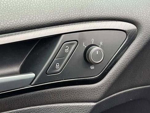 Used 2015 Volkswagen Golf R 4-Door image 19