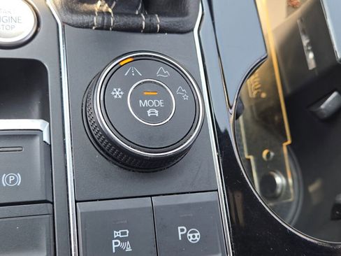 Used 2021 Volkswagen Atlas Cross Sport SEL Premium image 30