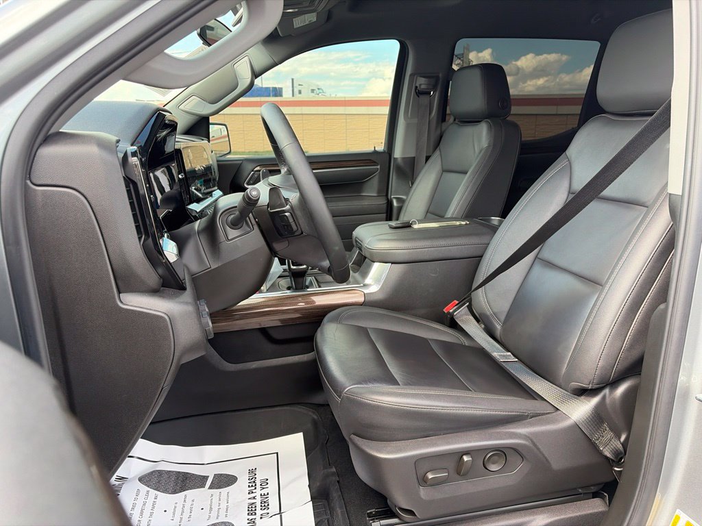 Used 2025 Chevrolet Silverado 1500 LT AWD/4WD image 16