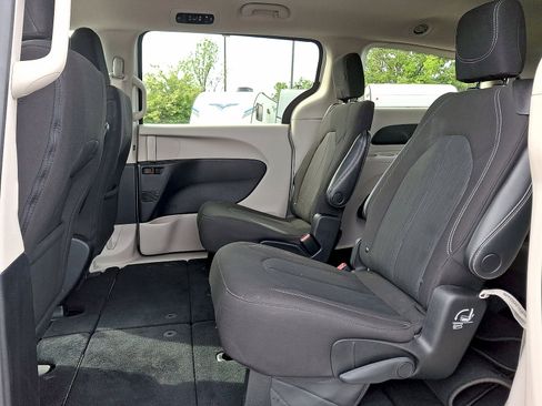 Used 2023 Chrysler Voyager LX FWD image 19